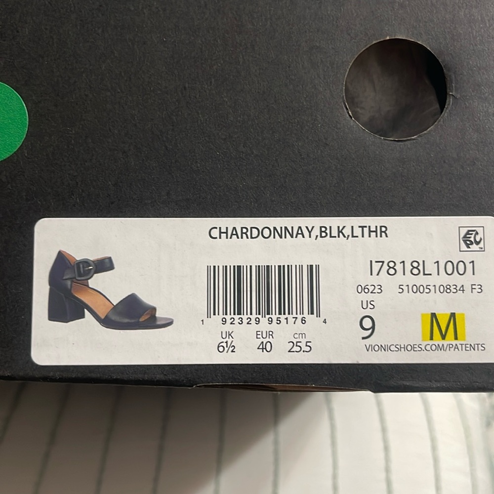 Vionic Chardonnay Black